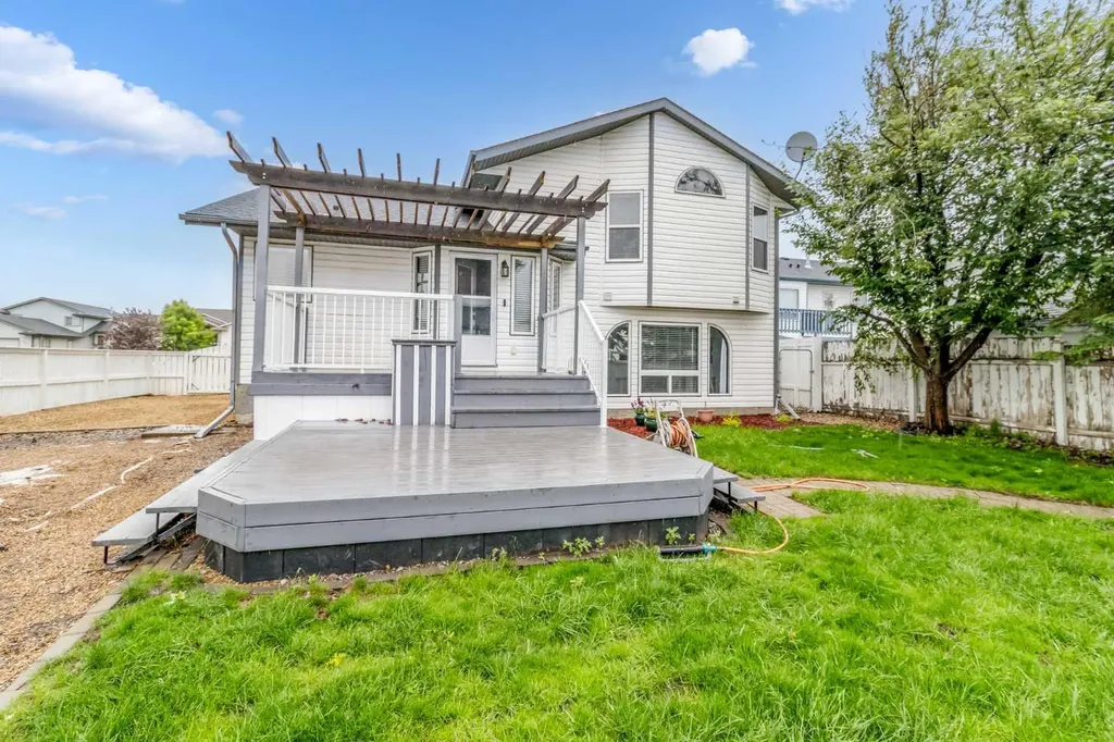 61 Premiere Crescent Blackfalds AB T0M 0J0