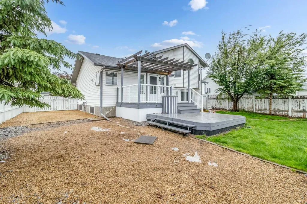 61 Premiere Crescent Blackfalds AB T0M 0J0