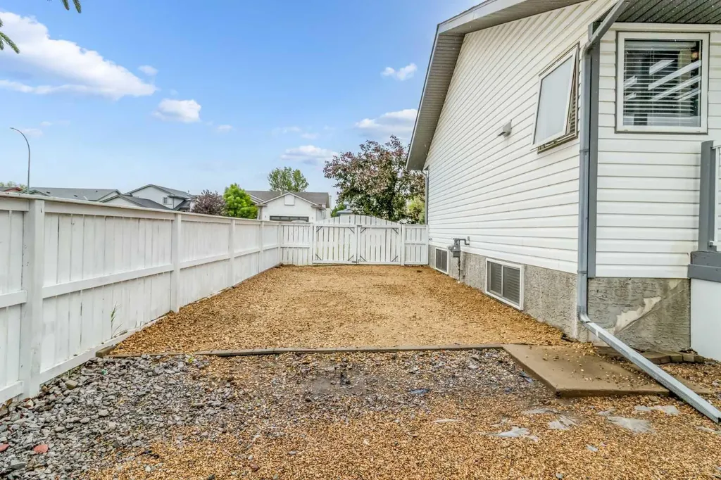 61 Premiere Crescent Blackfalds AB T0M 0J0
