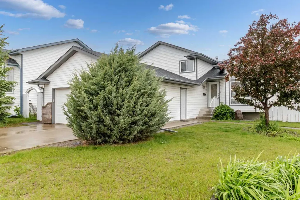 61 Premiere Crescent Blackfalds AB T0M 0J0