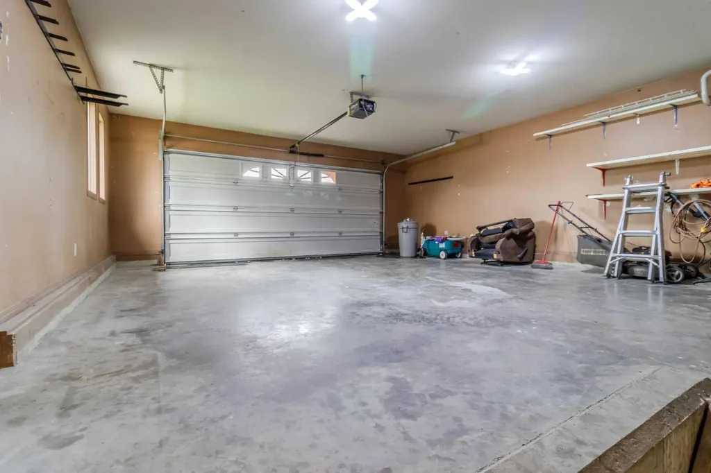 61 Premiere Crescent Blackfalds AB T0M 0J0