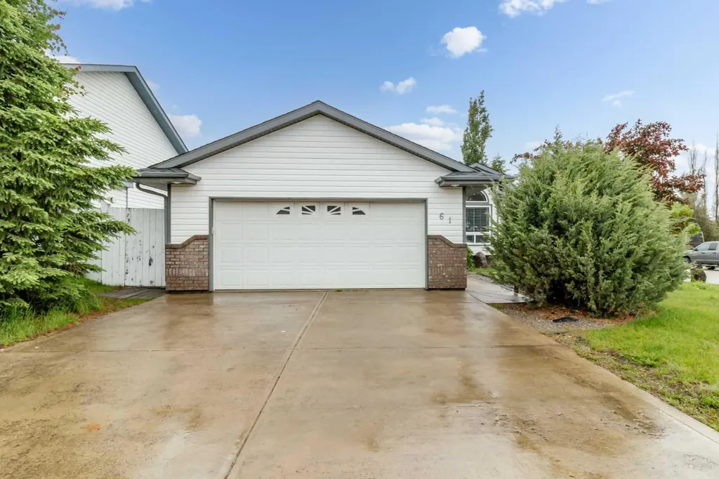61 Premiere Crescent Blackfalds AB T0M 0J0
