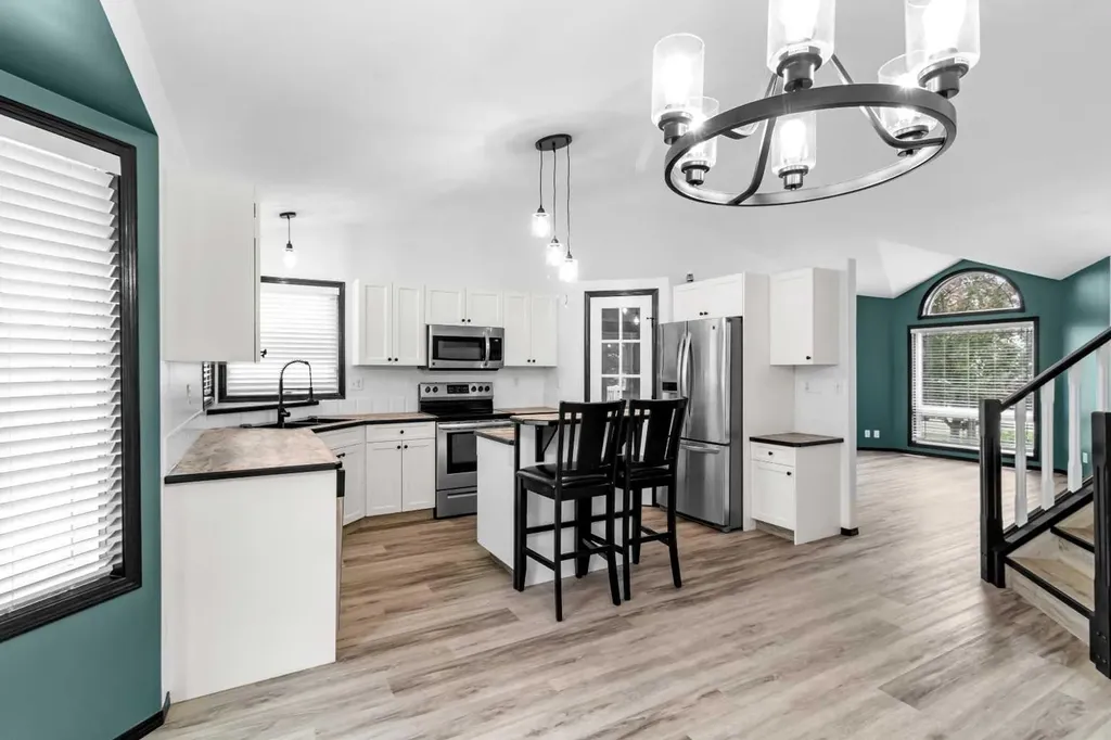 61 Premiere Crescent Blackfalds AB T0M 0J0