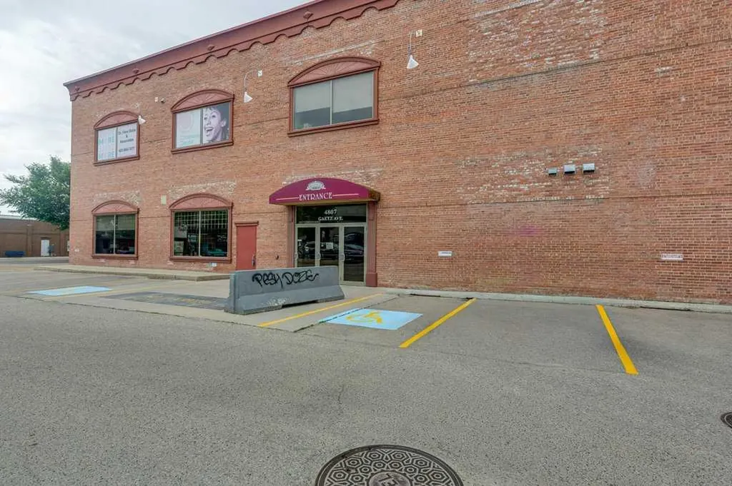 4807 50 Avenue Red Deer AB T4N 4A5