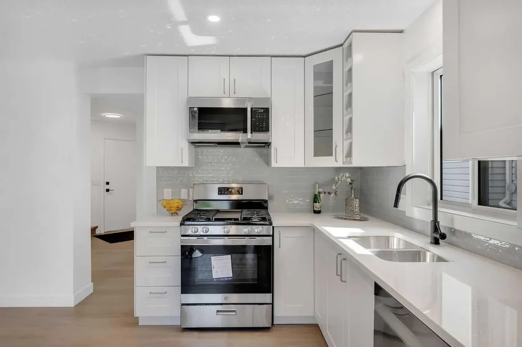 29 Douglas Glen Crescent SE Calgary AB T2Z 3M6
