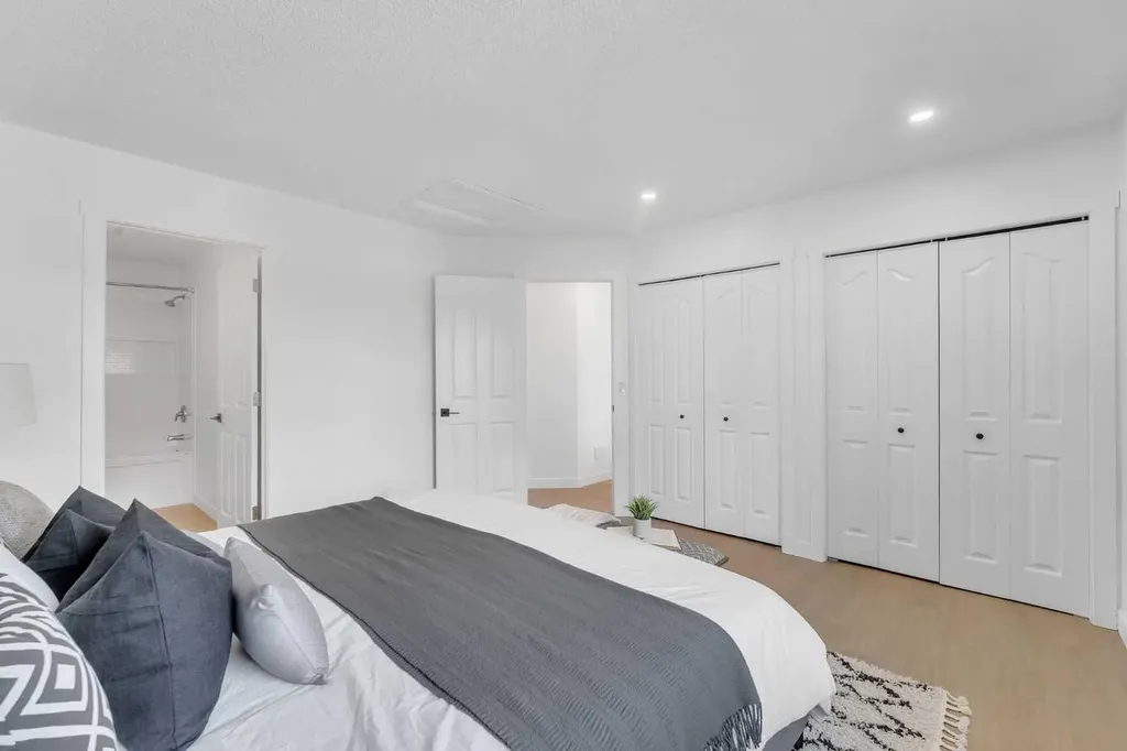 29 Douglas Glen Crescent SE Calgary AB T2Z 3M6