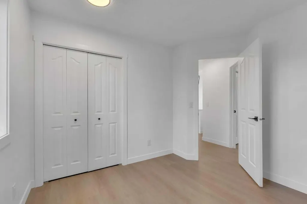 29 Douglas Glen Crescent SE Calgary AB T2Z 3M6