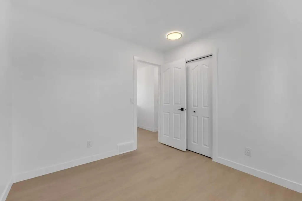 29 Douglas Glen Crescent SE Calgary AB T2Z 3M6