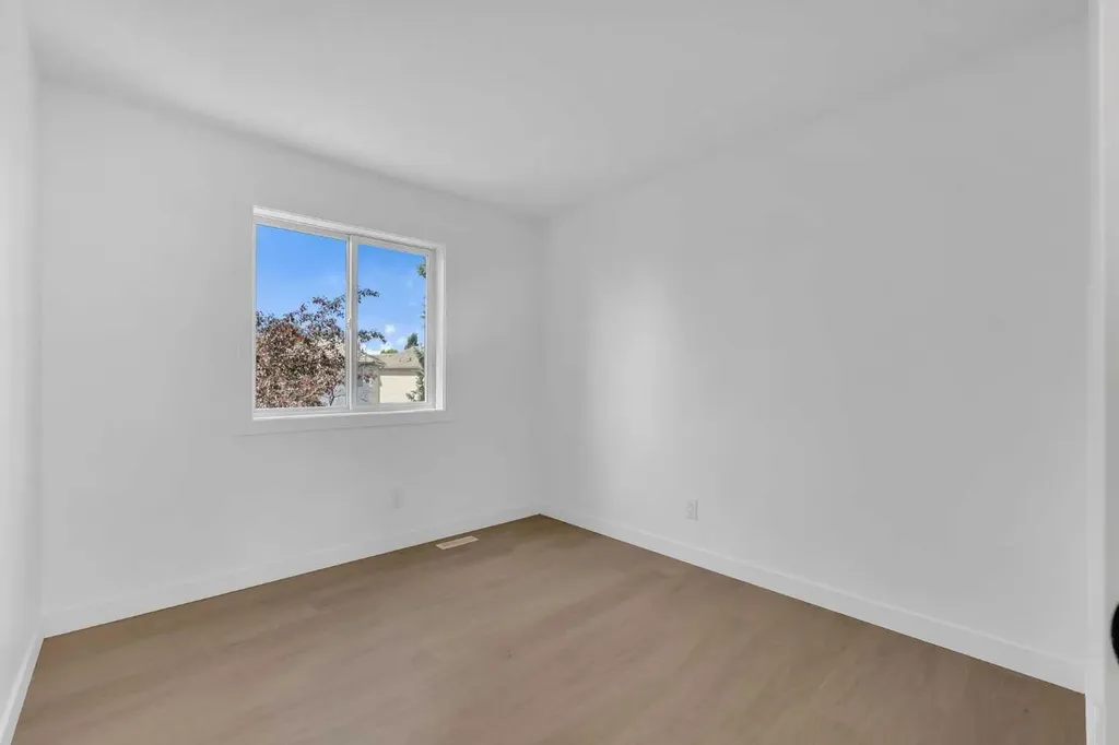 29 Douglas Glen Crescent SE Calgary AB T2Z 3M6