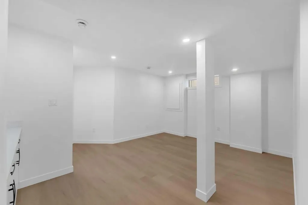 29 Douglas Glen Crescent SE Calgary AB T2Z 3M6