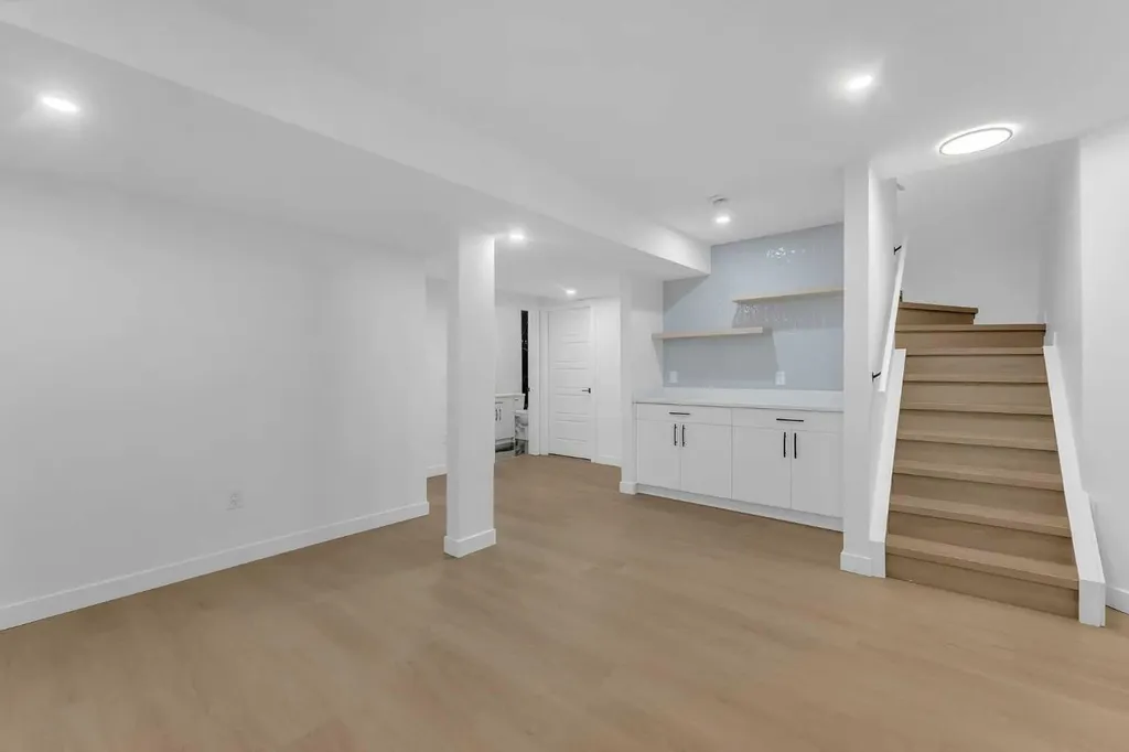 29 Douglas Glen Crescent SE Calgary AB T2Z 3M6