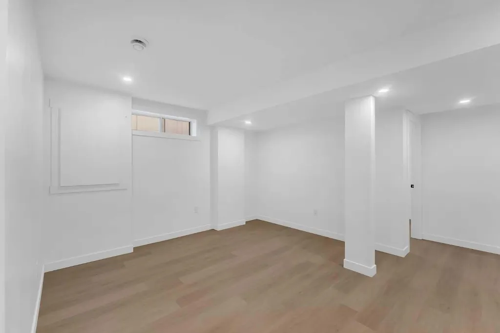 29 Douglas Glen Crescent SE Calgary AB T2Z 3M6