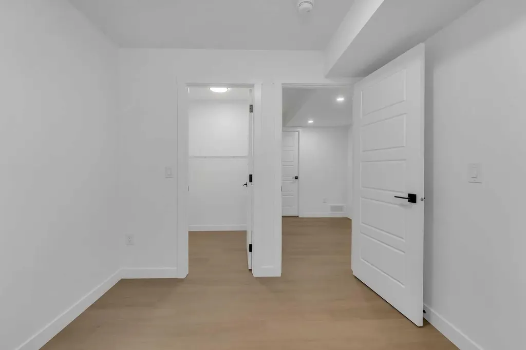 29 Douglas Glen Crescent SE Calgary AB T2Z 3M6
