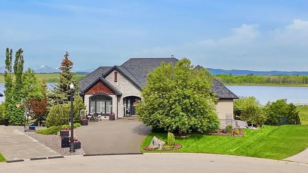 527 Montclair Place Rural Rocky View County AB T4C 1A8