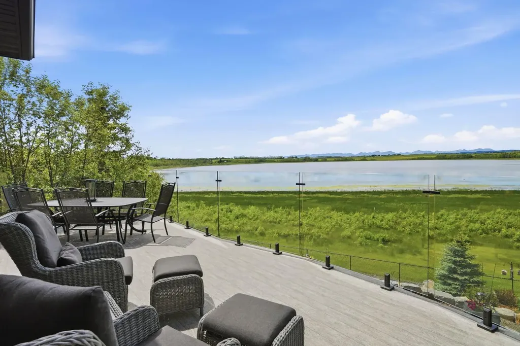 527 Montclair Place Rural Rocky View County AB T4C 1A8
