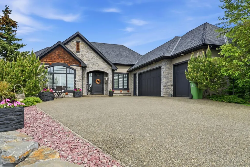 527 Montclair Place Cochrane Lake AB T4C 1A8