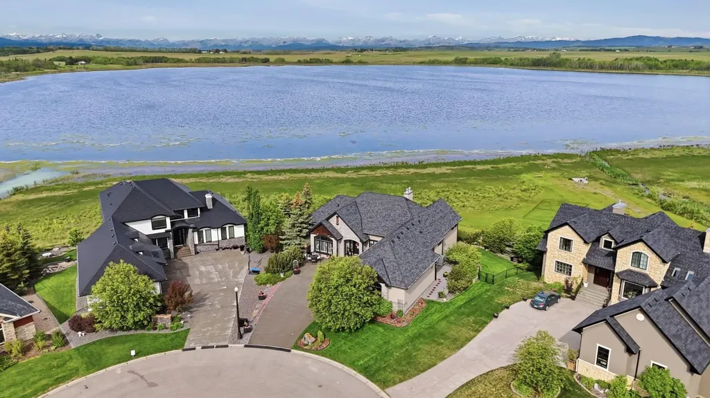 527 Montclair Place Rural Rocky View County AB T4C 1A8