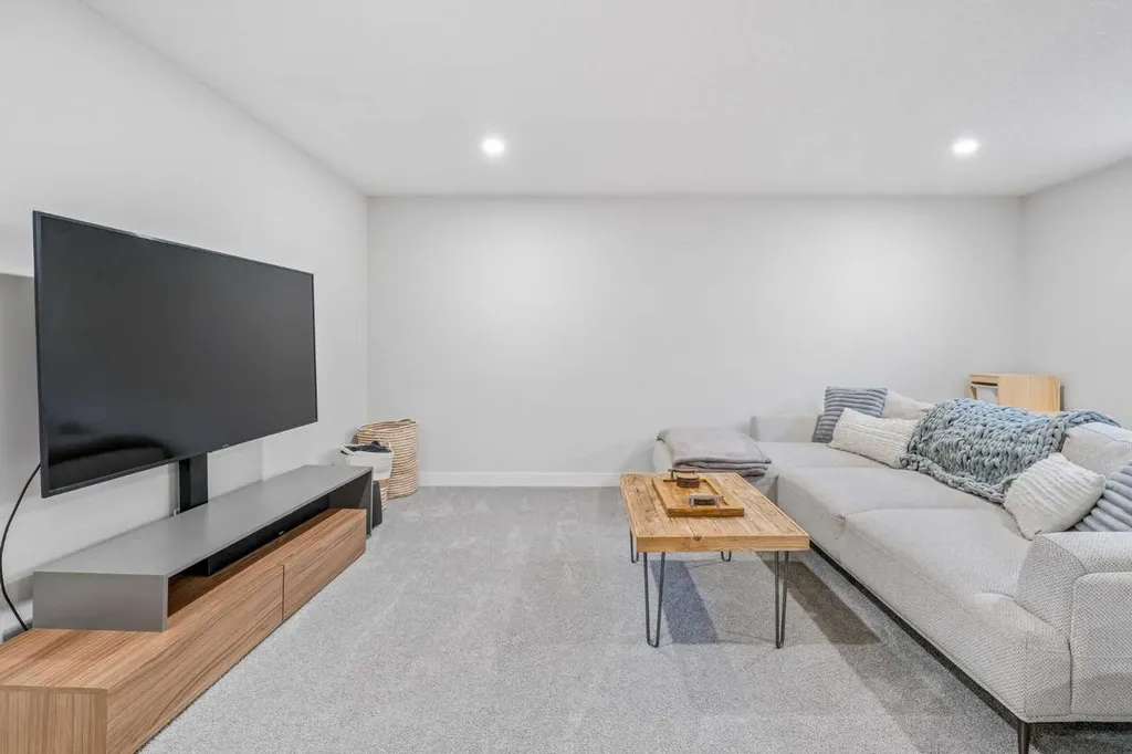 38 Cranleigh Common SE Calgary AB T3M 1G5