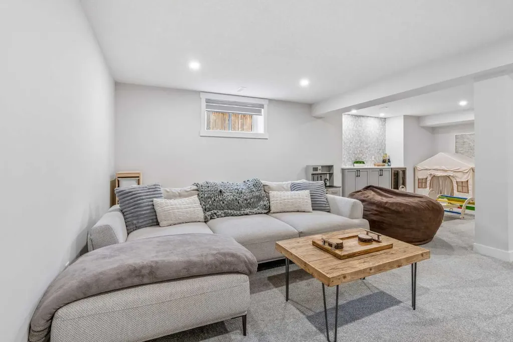 38 Cranleigh Common SE Calgary AB T3M 1G5