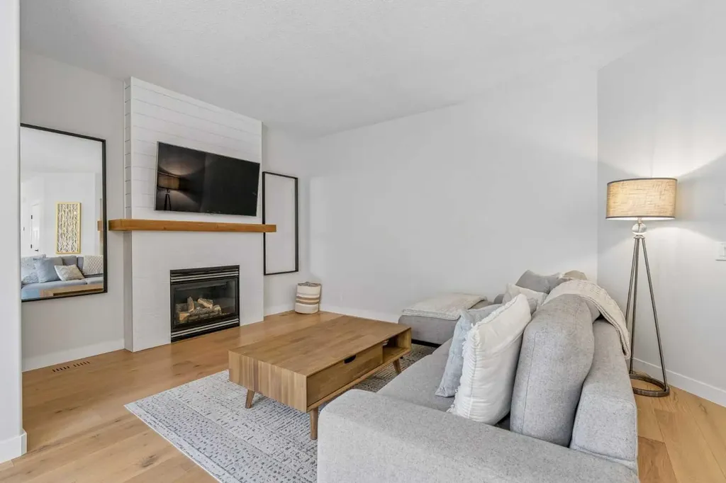 38 Cranleigh Common SE Calgary AB T3M 1G5