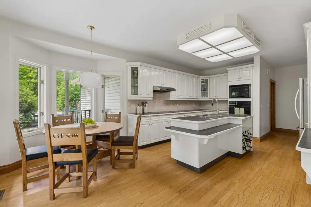 3229 2 Street SW Calgary AB T2S 1T5
