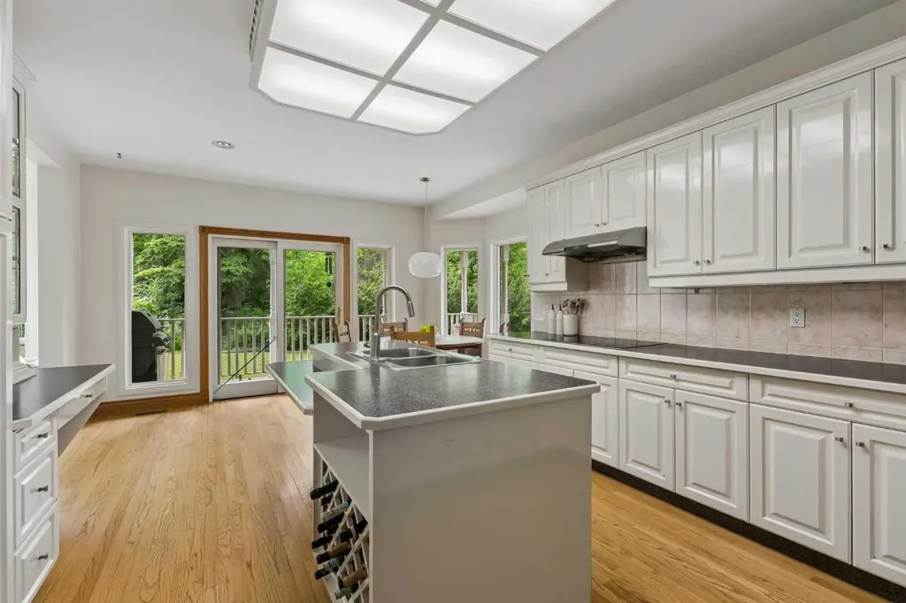 3229 2 Street SW Calgary AB T2S 1T5