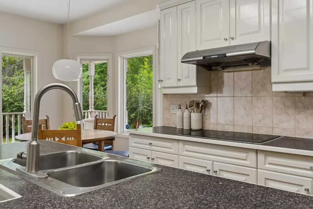3229 2 Street SW Calgary AB T2S 1T5