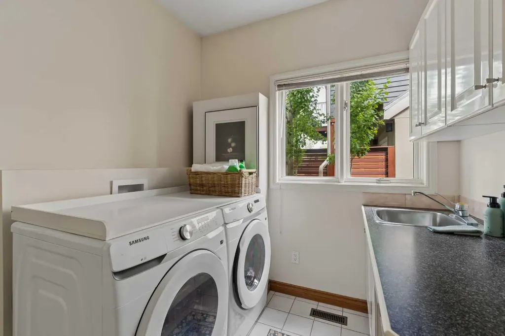 3229 2 Street SW Calgary AB T2S 1T5