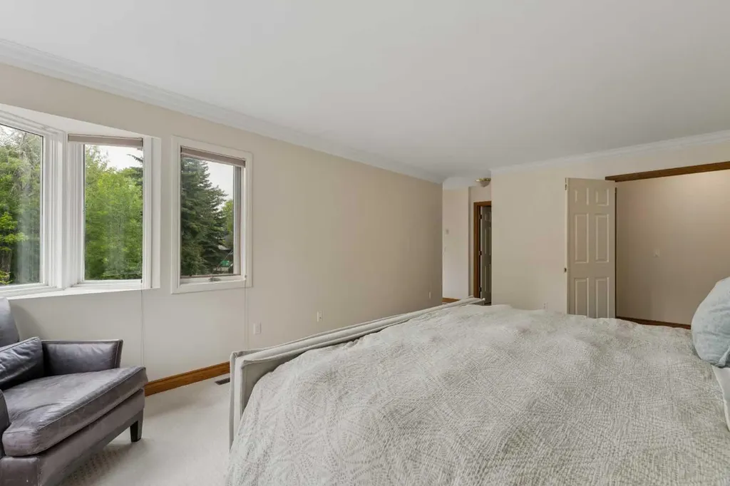 3229 2 Street SW Calgary AB T2S 1T5