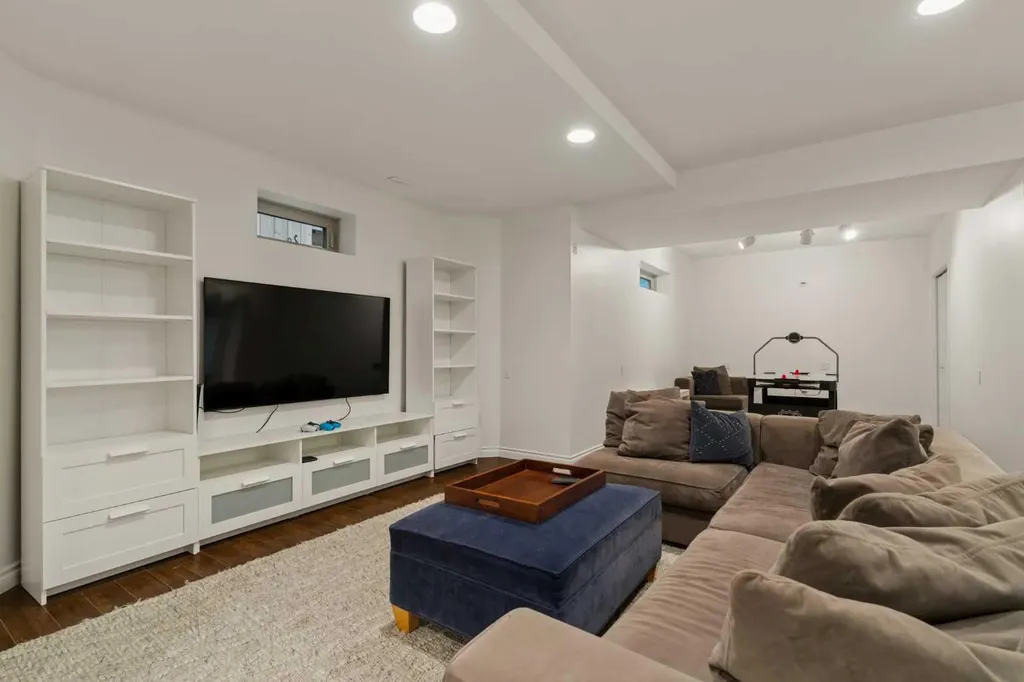 3229 2 Street SW Calgary AB T2S 1T5