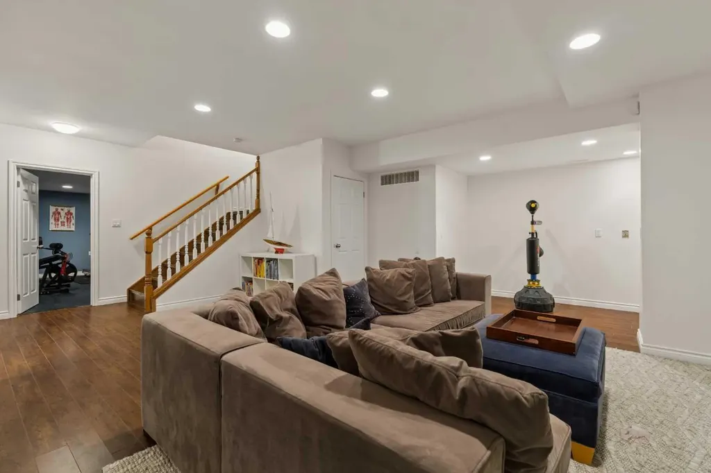 3229 2 Street SW Calgary AB T2S 1T5