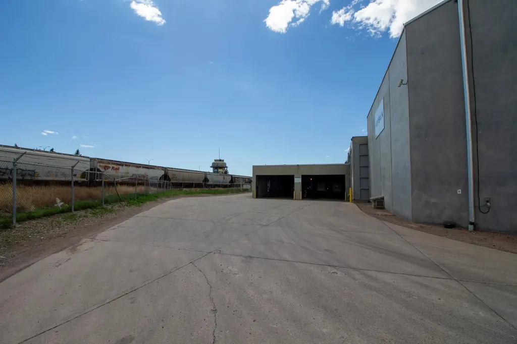 131 22 Street N Lethbridge AB T1H 3R6