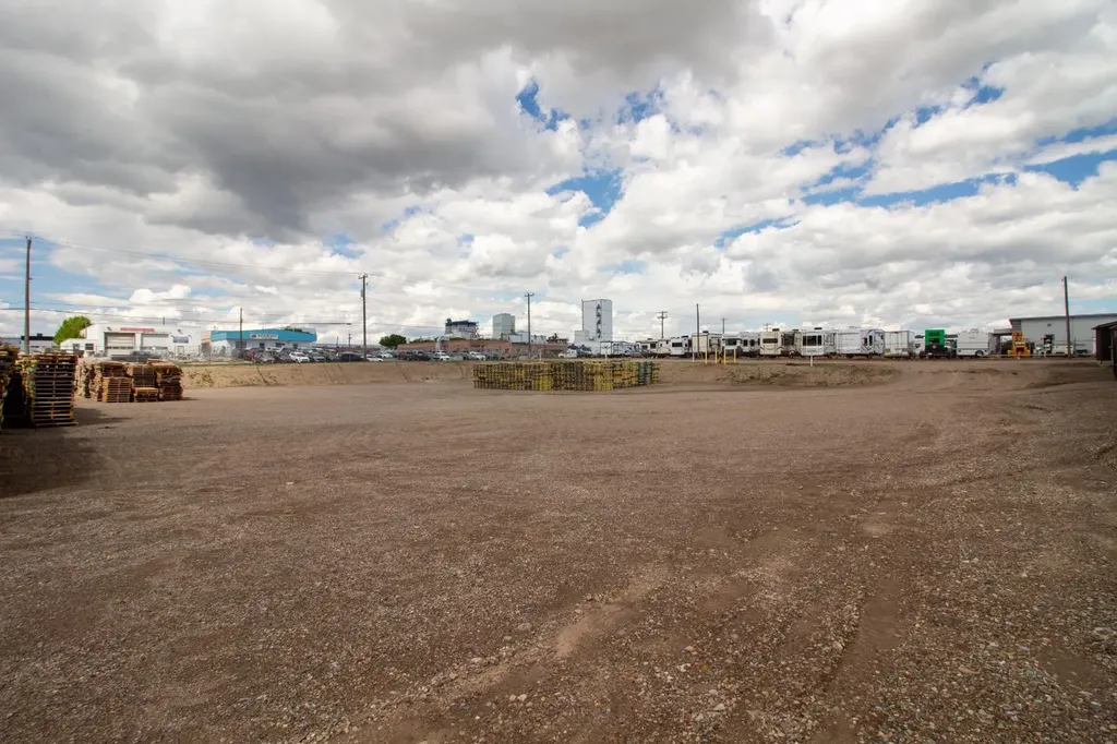 131 22 Street N Lethbridge AB T1H 3R6