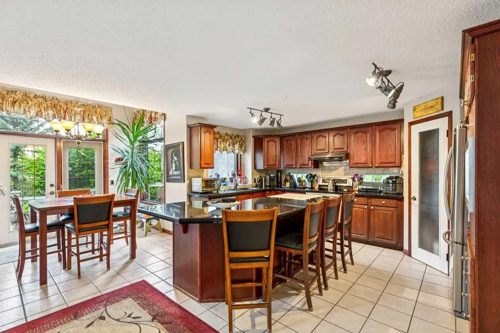 27 Valley Creek Bay NW Calgary AB T3B 5V3
