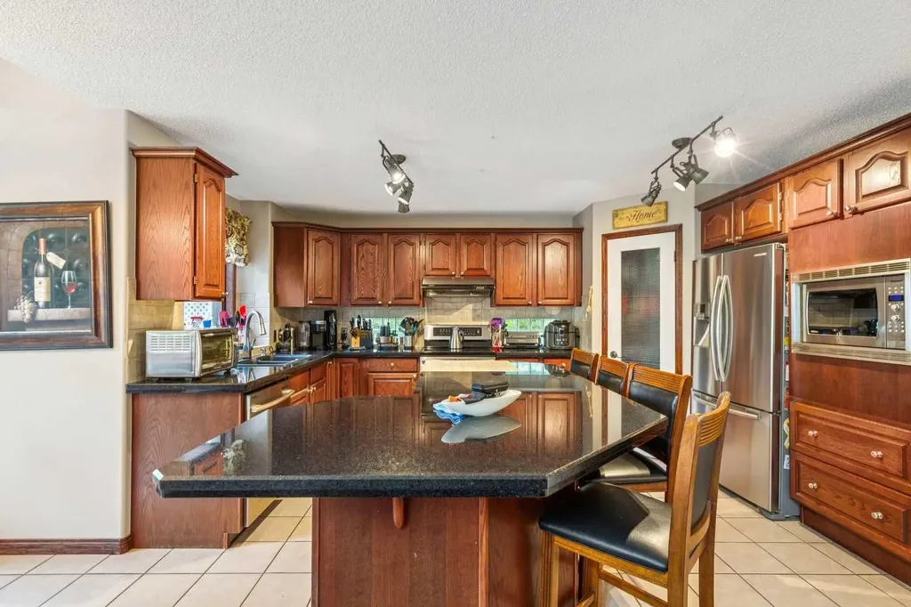 27 Valley Creek Bay NW Calgary AB T3B 5V3