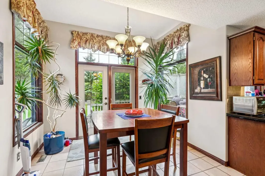 27 Valley Creek Bay NW Calgary AB T3B 5V3