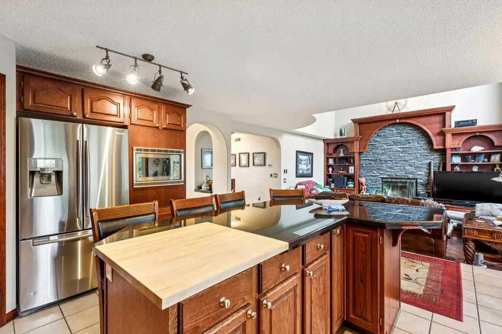 27 Valley Creek Bay NW Calgary AB T3B 5V3