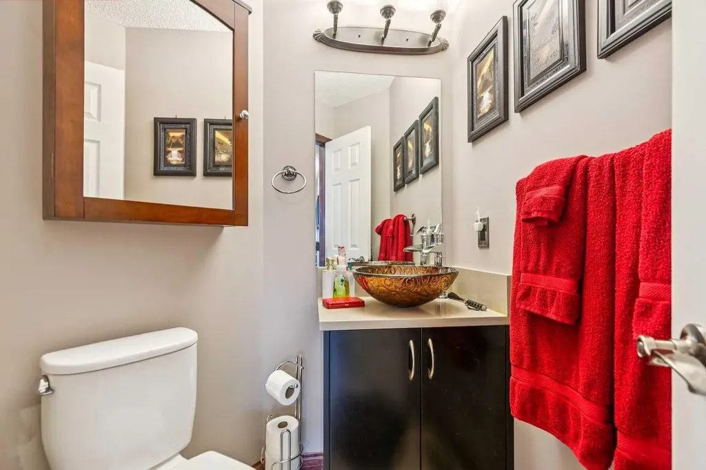 27 Valley Creek Bay NW Calgary AB T3B 5V3