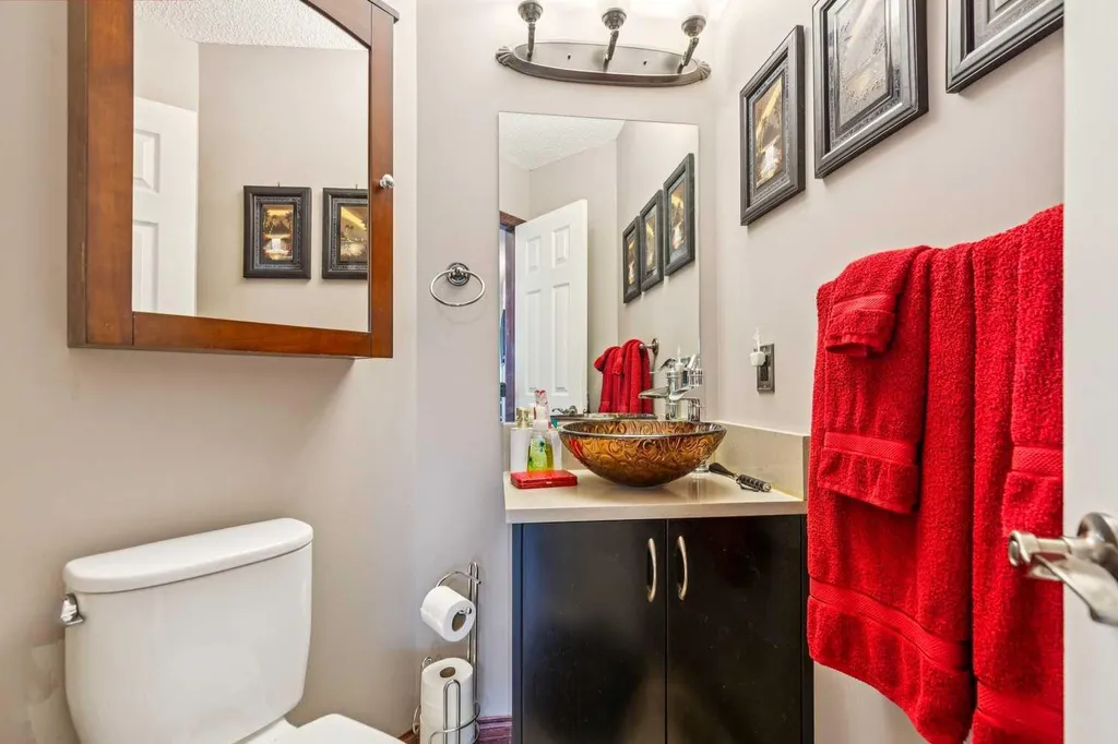 27 Valley Creek Bay NW Calgary AB T3B 5V3