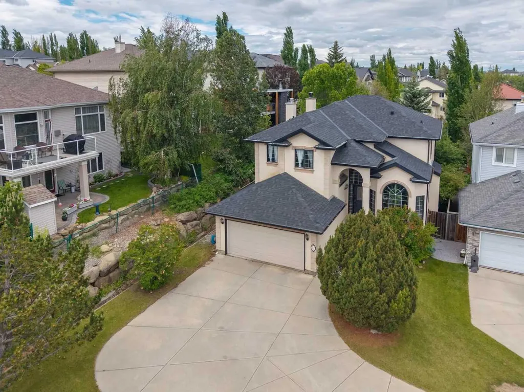 27 Valley Creek Bay NW Calgary AB T3B 5V3