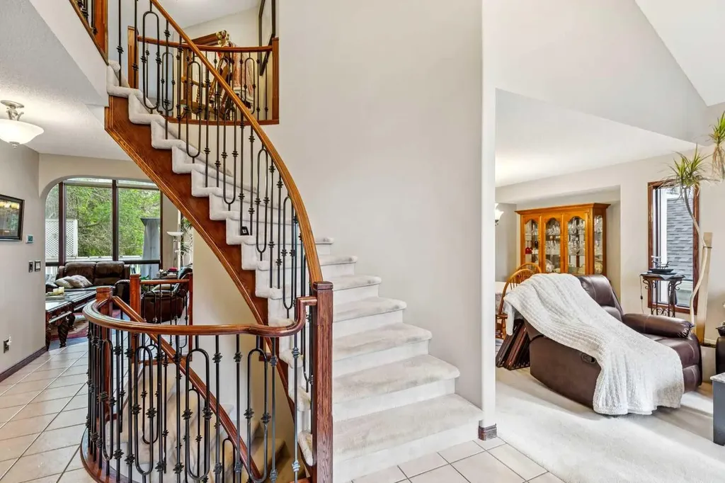 27 Valley Creek Bay NW Calgary AB T3B 5V3