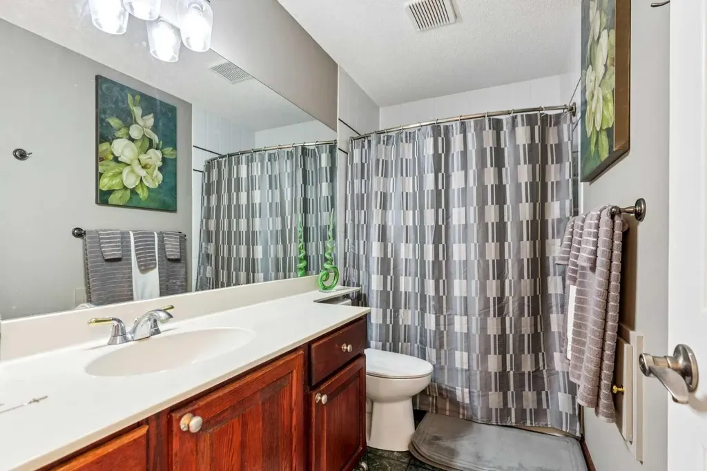 27 Valley Creek Bay NW Calgary AB T3B 5V3