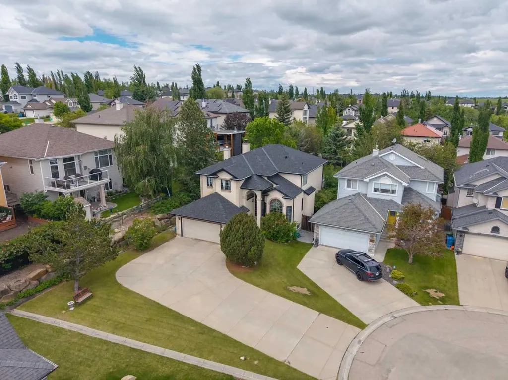 27 Valley Creek Bay NW Calgary AB T3B 5V3