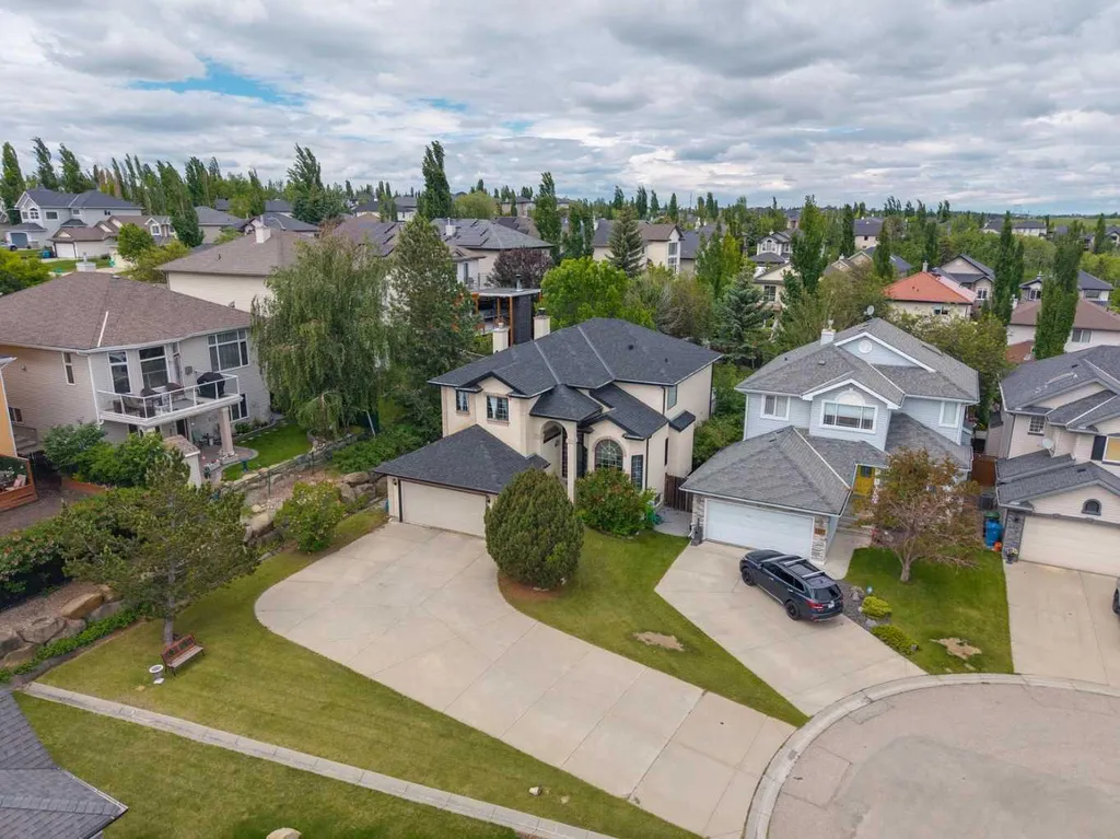 27 Valley Creek Bay NW Calgary AB T3B 5V3