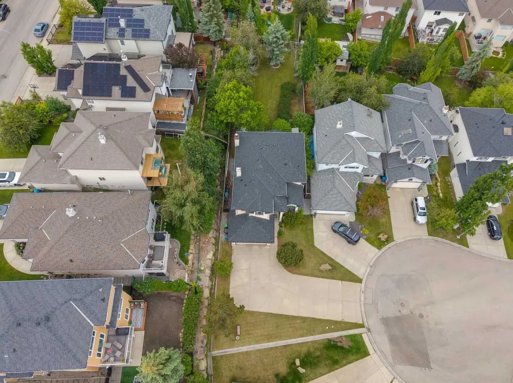27 Valley Creek Bay NW Calgary AB T3B 5V3
