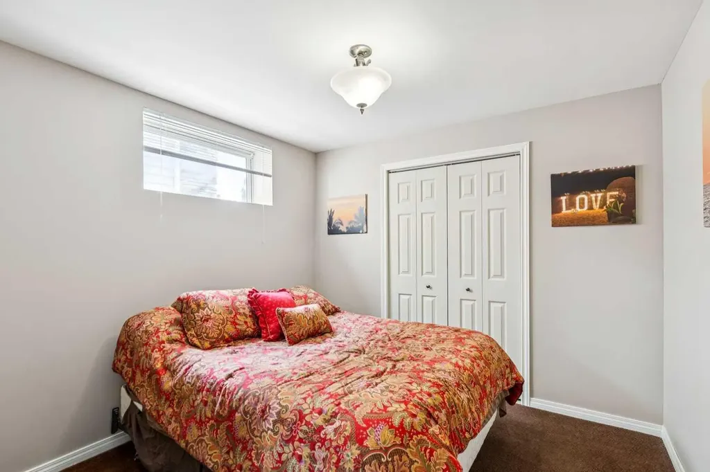 27 Valley Creek Bay NW Calgary AB T3B 5V3