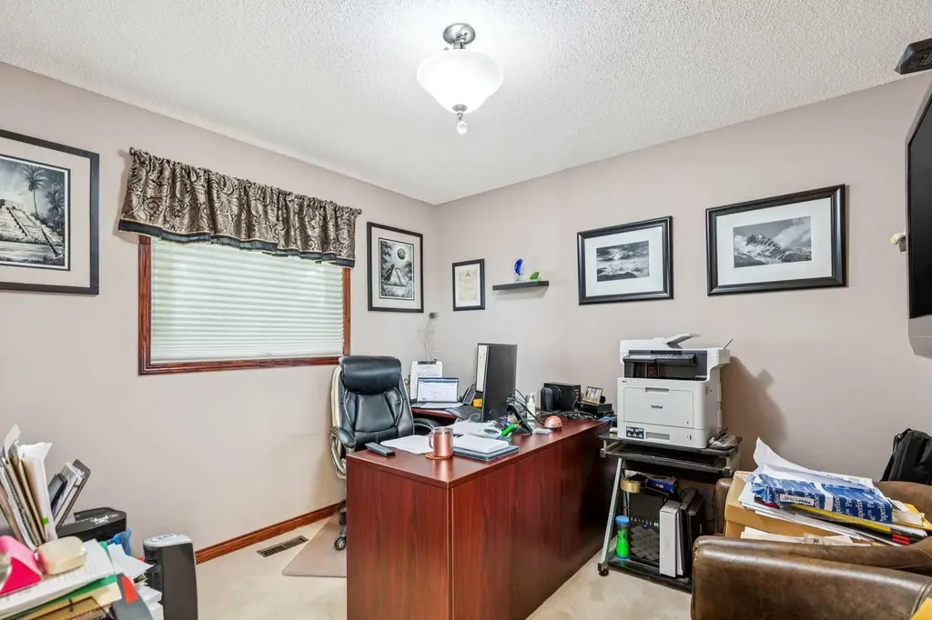 27 Valley Creek Bay NW Calgary AB T3B 5V3