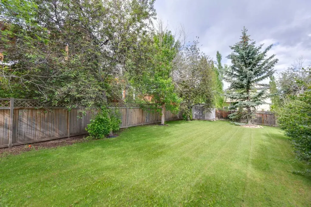 27 Valley Creek Bay NW Calgary AB T3B 5V3
