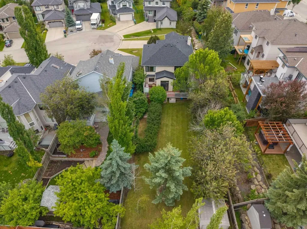 27 Valley Creek Bay NW Calgary AB T3B 5V3