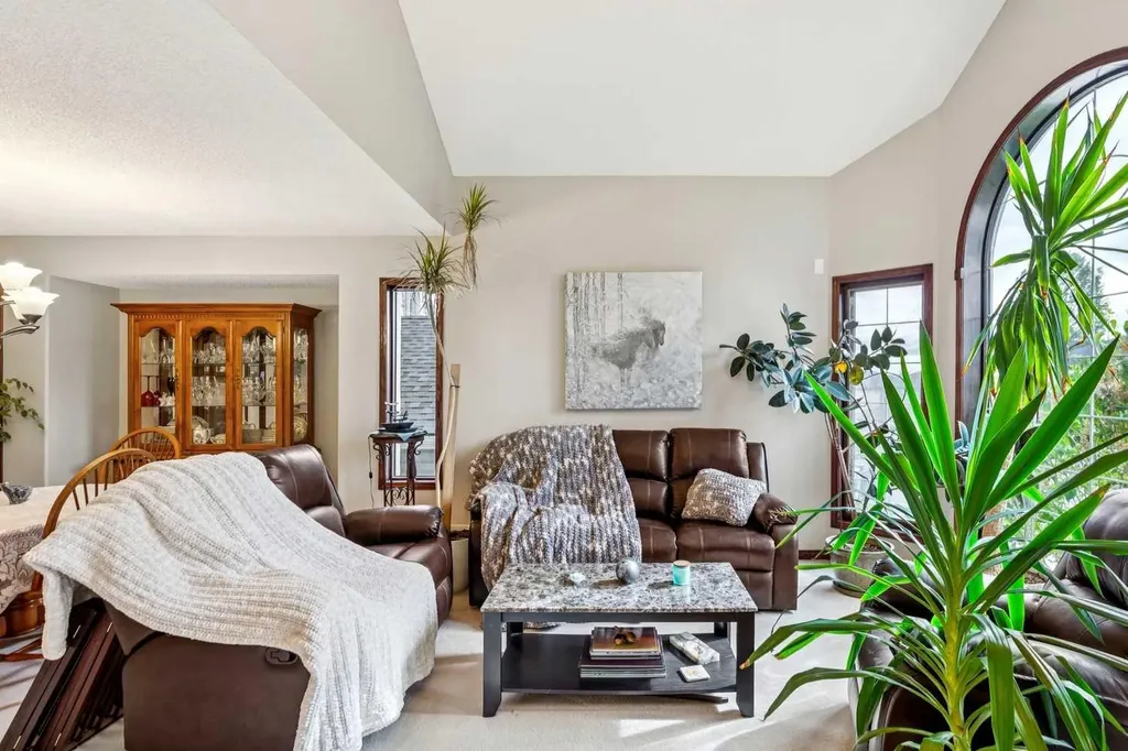 27 Valley Creek Bay NW Calgary AB T3B 5V3
